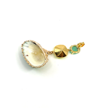 Ekaterini Ohrringe sunrise shells, Muschelanhänger, pinke Swarovski Kristale und goldenen Akzente, rückseite
